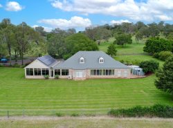 6 Nargoon St, Meringandan West QLD 4352, Australia