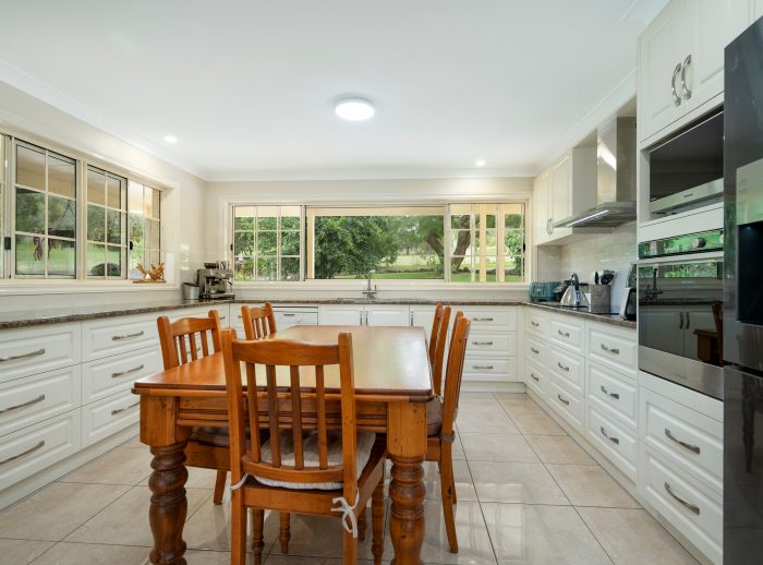 6 Nargoon St, Meringandan West QLD 4352, Australia