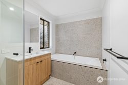 41 Neumann Dr, Yarrabilba QLD 4207, Australia