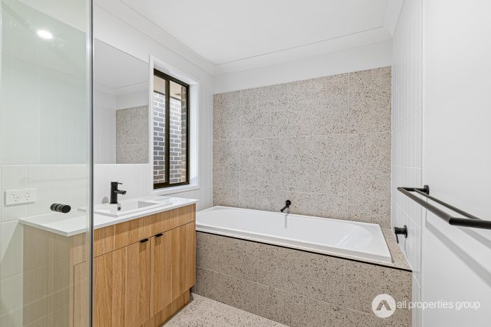 41 Neumann Dr, Yarrabilba QLD 4207, Australia