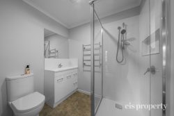 21 Poulters Rd, New Norfolk TAS 7140, Australia