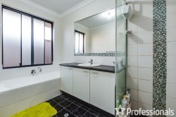 81 Rangeview Rd, Landsdale WA 6065, Australia