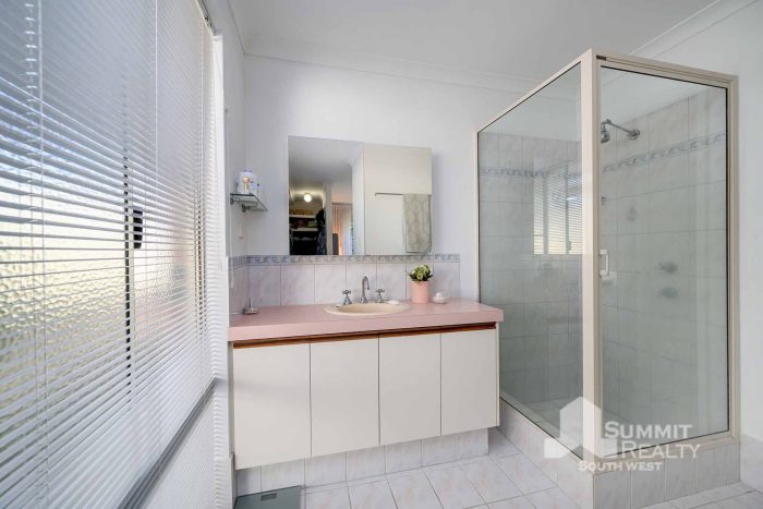 4 Arabian Gardens, Eaton WA 6232, Australia