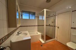 17 Rogers Ave, Katanning WA 6317, Australia