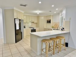 3 Scott Pl, Young NSW 2594, Australia