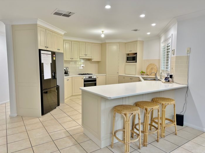 3 Scott Pl, Young NSW 2594, Australia