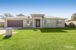 11 Argus Ct, Middle Ridge QLD 4350, Australia
