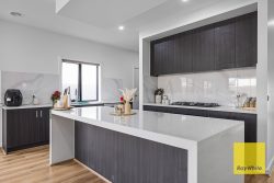 6 Sparrowhawk Cres, Deanside VIC 3336, Australia