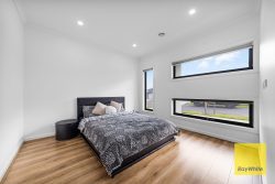 6 Sparrowhawk Cres, Deanside VIC 3336, Australia
