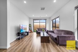 6 Sparrowhawk Cres, Deanside VIC 3336, Australia
