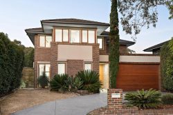 102 Springthorpe Blvd, Macleod VIC 3085, Australia