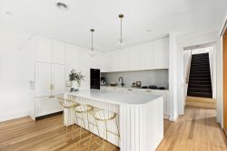 102 Springthorpe Blvd, Macleod VIC 3085, Australia