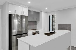 34 Santiago Cres, Spring Mountain QLD 4300, Australia