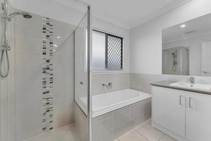 34 Santiago Cres, Spring Mountain QLD 4300, Australia