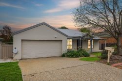 17 Sycamore St, Jerrabomberra NSW 2619, Australia