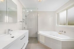 17 Sycamore St, Jerrabomberra NSW 2619, Australia