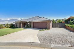 3 Collette Ct, Tangambalanga VIC 3691, Australia