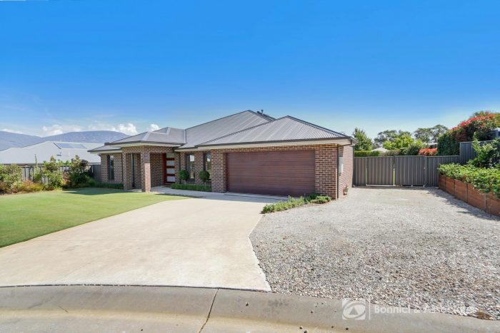 3 Collette Ct, Tangambalanga VIC 3691, Australia