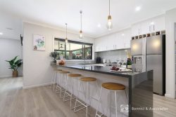 3 Collette Ct, Tangambalanga VIC 3691, Australia