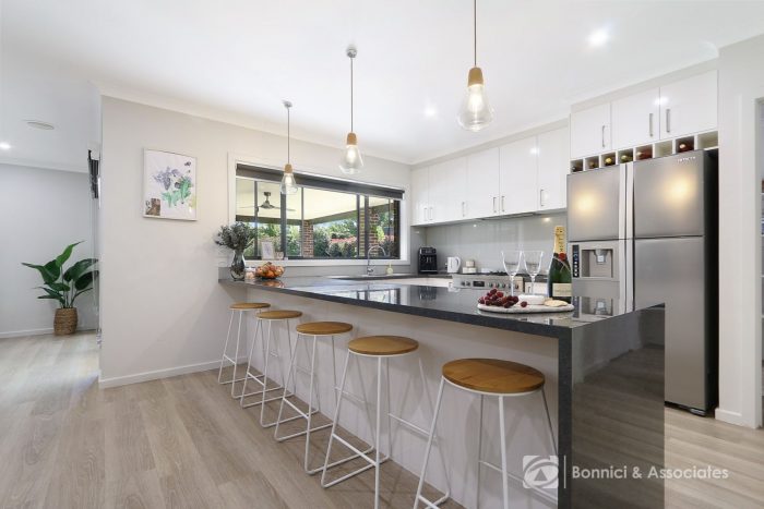 3 Collette Ct, Tangambalanga VIC 3691, Australia