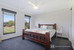 3 Collette Ct, Tangambalanga VIC 3691, Australia