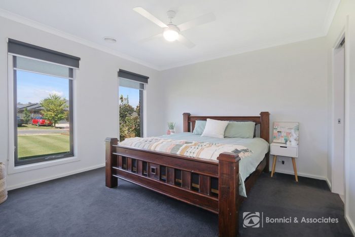 3 Collette Ct, Tangambalanga VIC 3691, Australia