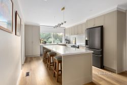 3 Terrara Ct, Montmorency VIC 3094, Australia