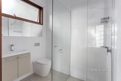 3 Terrara Ct, Montmorency VIC 3094, Australia