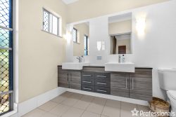 11 The Entrance, Kewarra Beach QLD 4879, Australia