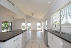 28 Valley View Dr, Biloela QLD 4715, Australia