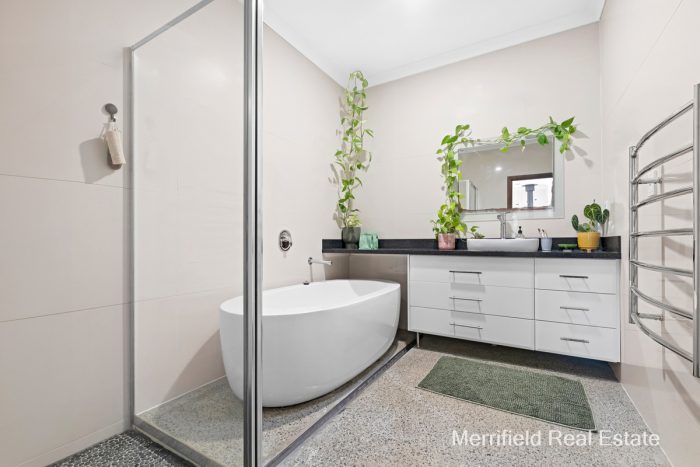 16 Wansbrough St, Spencer Park WA 6330, Australia