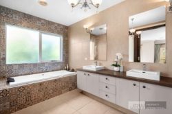 930 Waverley Rd, Wheelers Hill VIC 3150, Australia