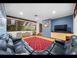 30 Adair Ave, Mount Nasura WA 6112, Australia