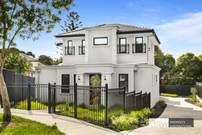 1&2/44 Delmore Crescent, GLEN WAVERLEY VIC, 3150, Australia