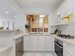 6 Angela St, Reynella SA 5161, Australia