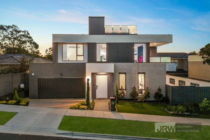 19 Arapilles Dr, Templestowe Lower VIC 3107, Australia