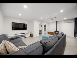 27 Baronet Rd, Lesmurdie WA 6076, Australia