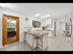 27 Baronet Rd, Lesmurdie WA 6076, Australia