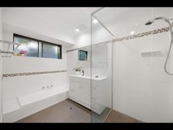 27 Baronet Rd, Lesmurdie WA 6076, Australia