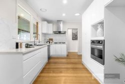 124 Blackburn Rd, Glen Waverley VIC 3150, Australia