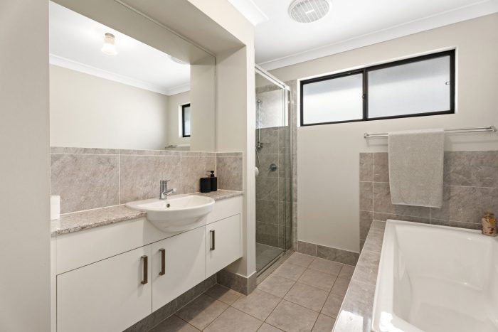 60 Bradley St, Glenmore Park NSW 2745, Australia