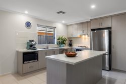 Unit 10/15 Capeview Cres, Hackham SA 5163, Australia