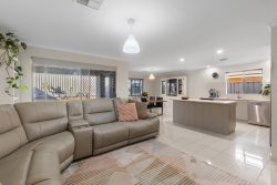 Unit 10/15 Capeview Cres, Hackham SA 5163, Australia