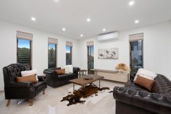 8 Chamberlain Wy, Harrington Park NSW 2567, Australia