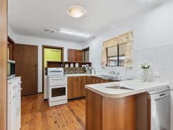 17 Chappel Ave, Morphett Vale SA 5162, Australia