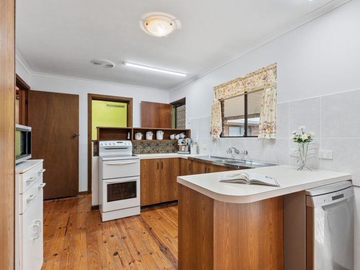 17 Chappel Ave, Morphett Vale SA 5162, Australia