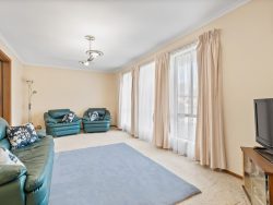 17 Chappel Ave, Morphett Vale SA 5162, Australia