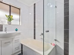 17 Chappel Ave, Morphett Vale SA 5162, Australia