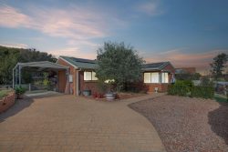 1 Cross Pl, Jerrabomberra NSW 2619, Australia