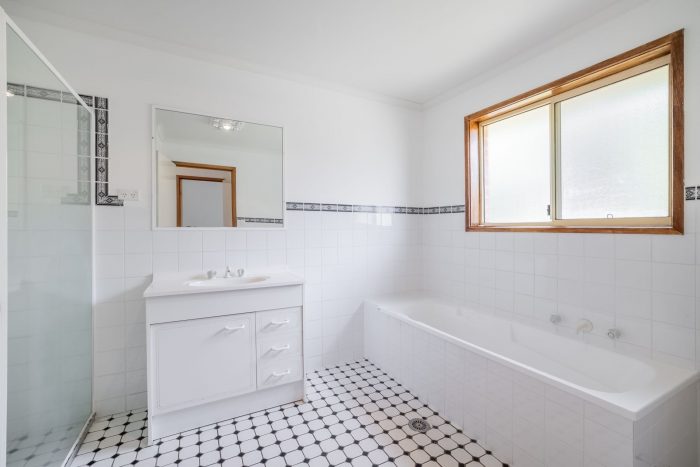 1 Cross Pl, Jerrabomberra NSW 2619, Australia